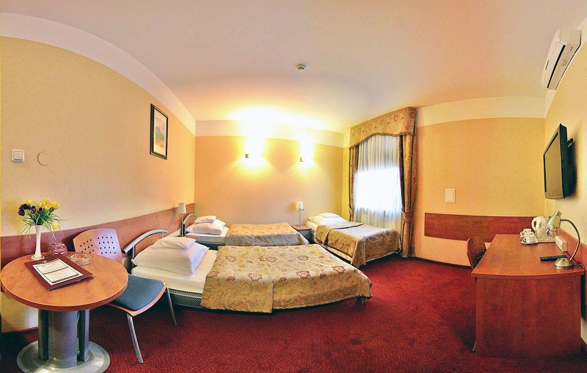Hotel Europa Kaliszki Exteriér fotografie